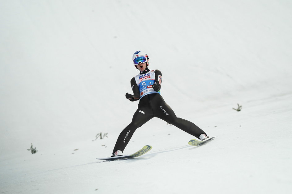 Kamil Stoch zdradza nam, że zdarzają się chwile, kiedy jest bardziej zmęczony. – Nie skokami, ale wszystkim dookoła, czyli obowiązkami, które muszę uwzględniać. Media, sponsorzy... – zaznacza. 