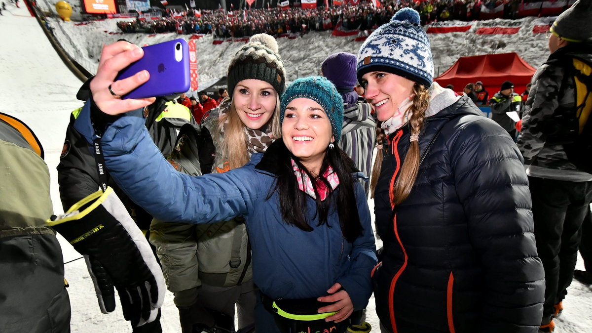 Marta Majcher (z prawej), Marcelina Hula i Ewa Bilan-Stoch