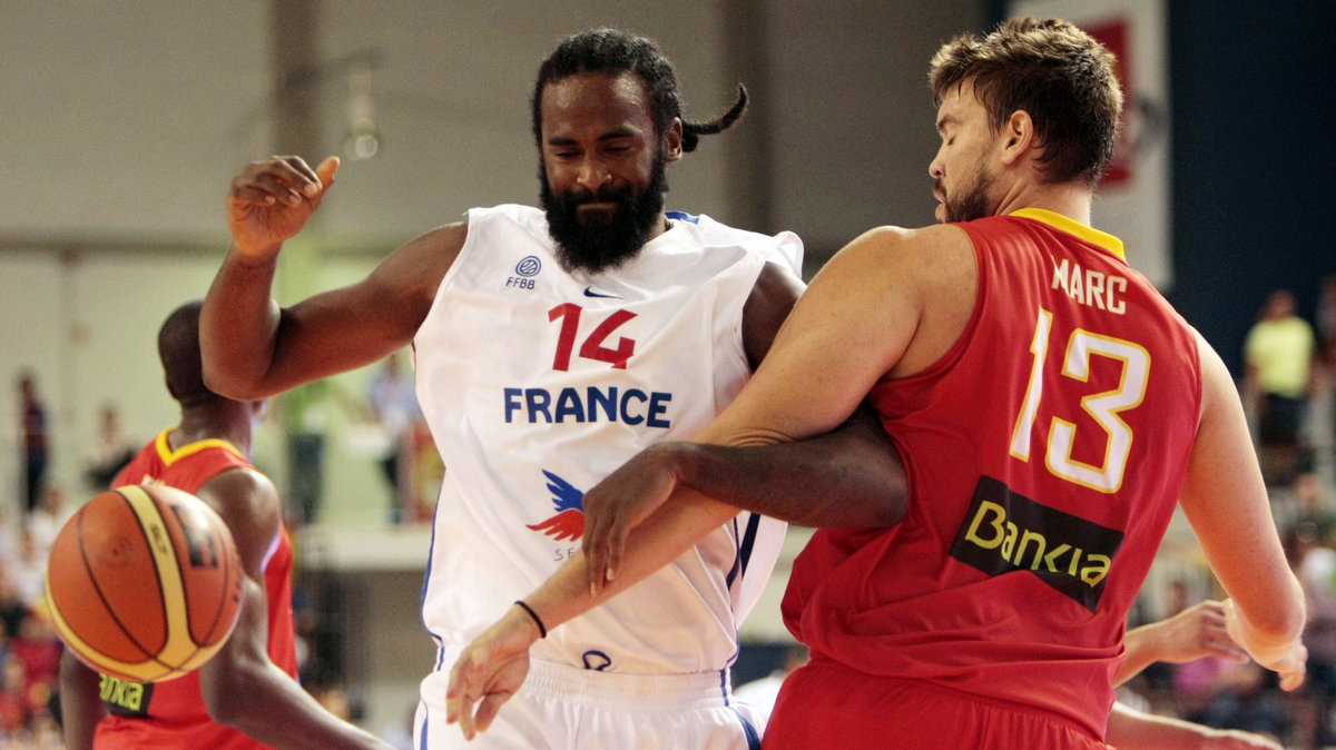 Ronny Turiaf (L)