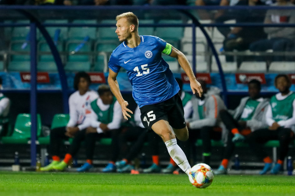 Ragnar Klavan w reprezentacji Estonii w meczu eliminacji Euro z Holandią w 2019 r.