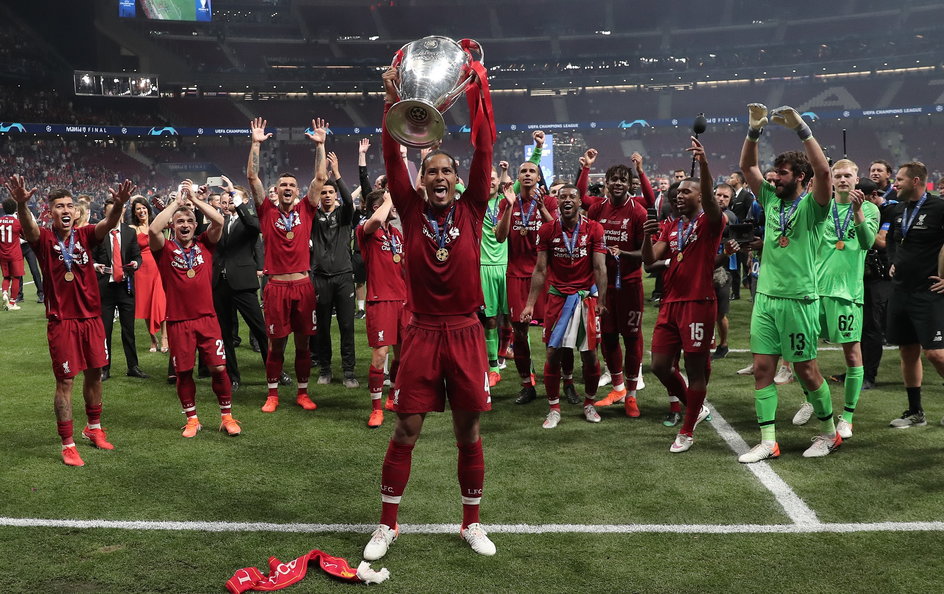 Madryt 2019. Finał LM: Liverpool - Tottenham. Cieszący się ze zwycięstwa piłkarze The Reds