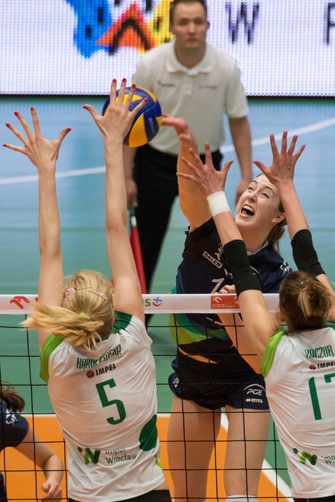 SIATKÓWKA KOBIET LIGA POLSKA IMPEL ATOM TREFL (Agnieszka Kąkolewska Kimberly Hill Joanna Kaczor )