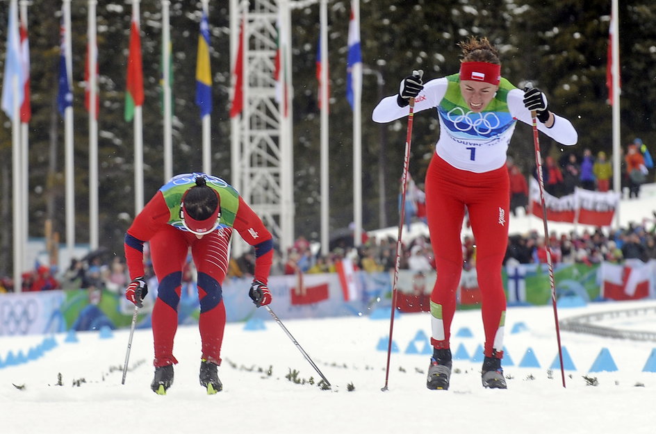 Justyna Kowalczyk na trasie biegu na 30 km wyprzedziła rywalki i na stadionie obroniła się przed atakiem Norweżki Marit Björgen.