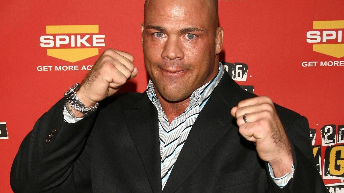 Legenda wrestlingu, Kurt Angle przeszedł operację dwóch kolan i od razu rozpoczął rehabilitację