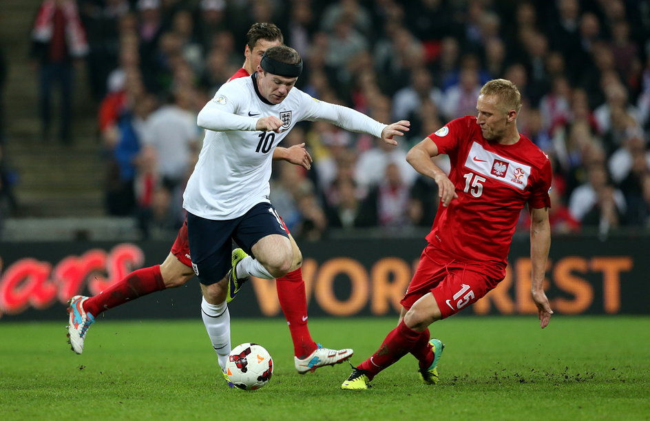 Wayne Rooney i Kamil Glik w meczu Anglia - Polska na Wembley (2013 r.)