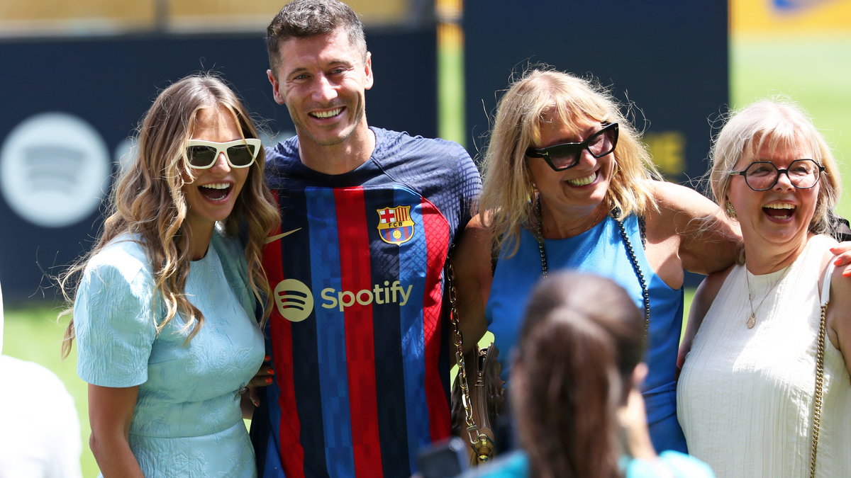 Anna Lewandowska, Robert Lewandowski, Iwona Lewandowska, Maria Stachurska na stadionie Camp Nou