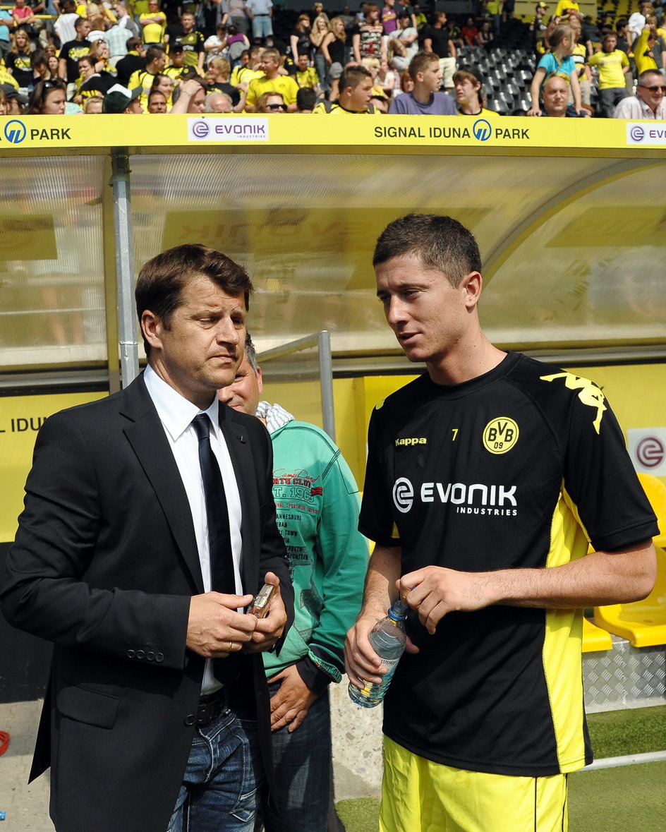 Cezary Kucharski i Robert Lewandowski podczas prezentacji piłkarza w Borussii Dortmund  (2010 r.)