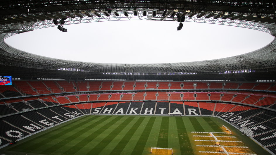 Uszkodzony stadion w Doniecku