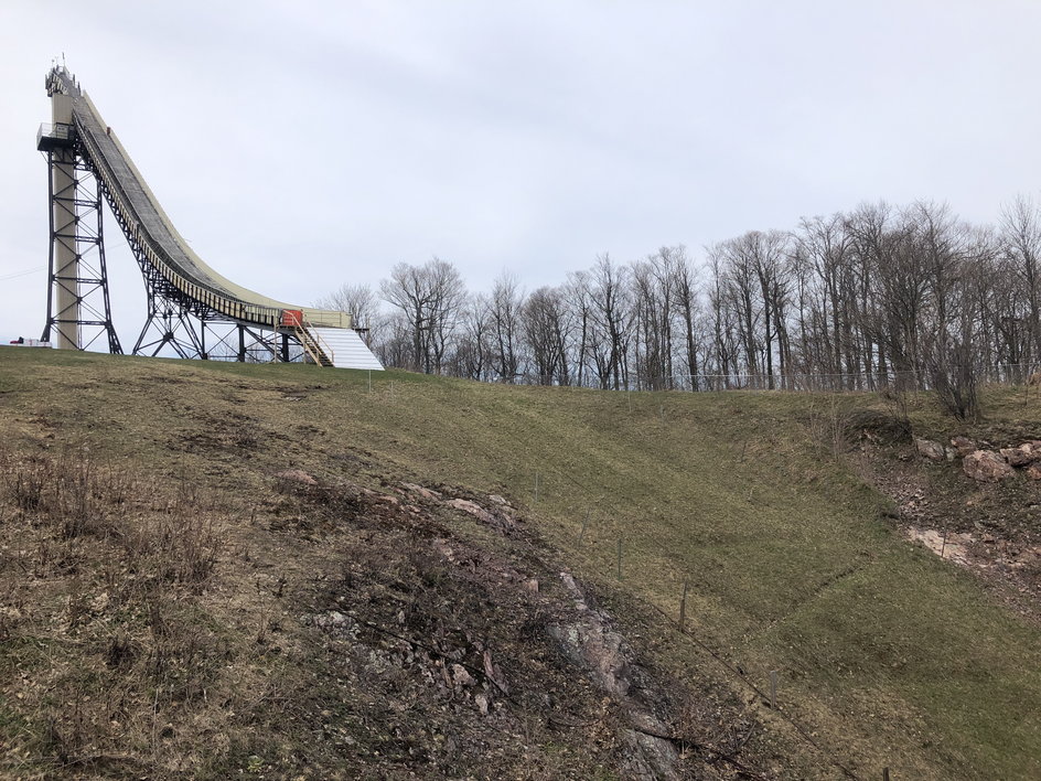 Rozbieg Copper Peak dominuje nad okolicznymi lasami. To jedna z najpiękniejszych i najdzikszych tego typu konstrukcji na świecie.