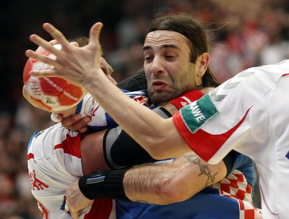 2010-01-30T160924Z_01_IMS09_RTRIDSP_3_HANDBALL-EUROPEAN.jpg