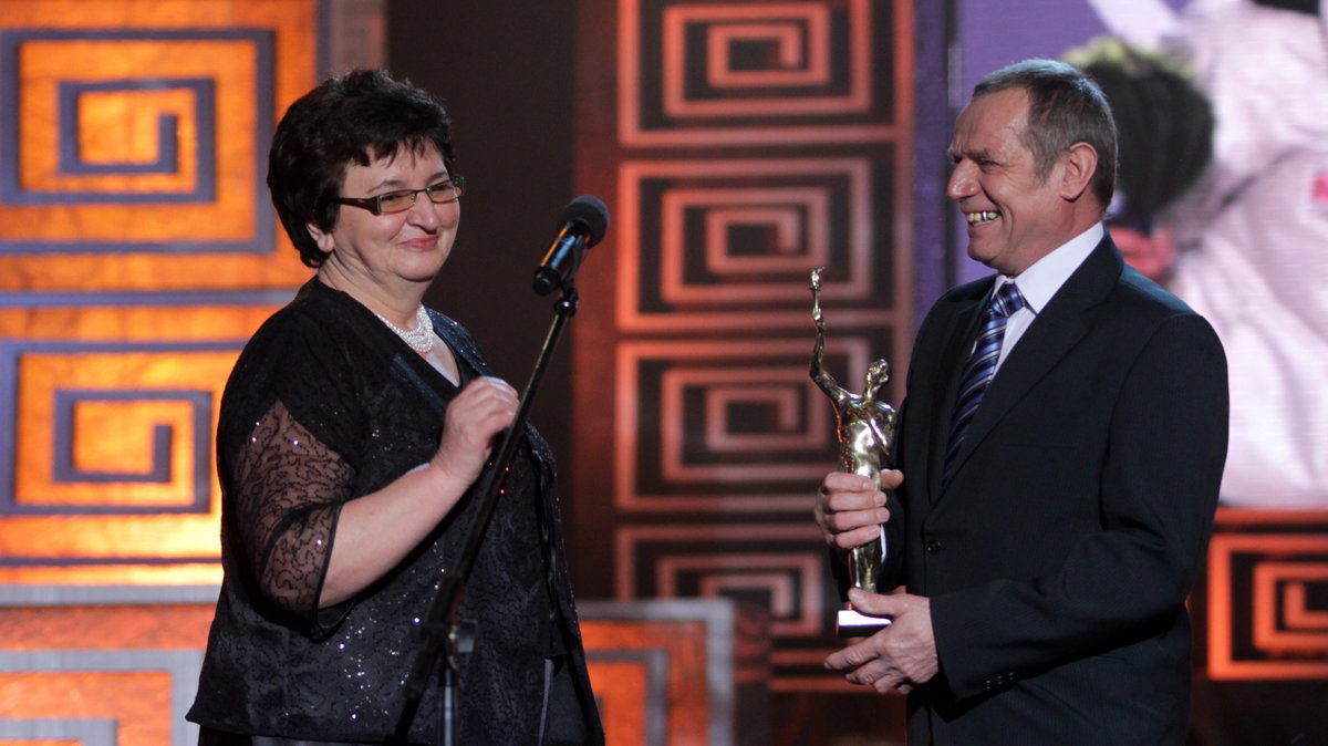 Rodzice Justyny Kowalczyk Janina i Józef z nagrodą podczas 76. plebiscytu na najlepszych sportowców Polski roku 2010