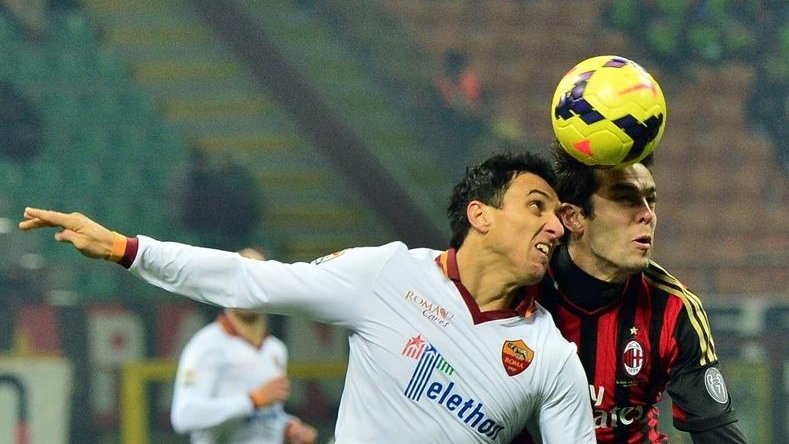Nicolas Andres Burdisso i Kaka w meczu Roma - Milan