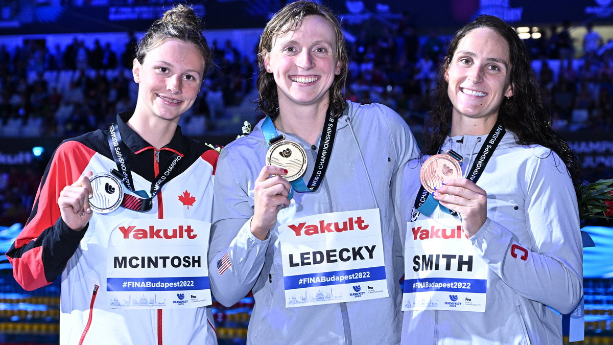 Summer McIntosh, Katie Ledecky i Leah Smith