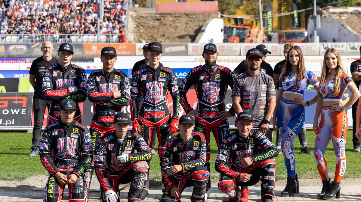 2021.09.26 Ostrow Wielkopolski Zuzel Speedway 2021 eWinner Pierwsza Liga Zuzlowa 2021 Arged Malesa Ostrow - Cellfast Wilki Krosno N/z Ostrovia, Jakub Poczta, Grzegorz Walasek, Patrick Hansen, Nicolai Klindt, Mariusz Staszewski, Jakub Krawczyk, Sebastian Szostak, Oliver Berntzon, Tomasz Gapinski Foto Marcin Karczewski / PressFocus 2021.09.26 Speedway 2021 eWinner First League 2021 Arged Malesa Ostrow - Cellfast Wilki Krosno N/z Ostrovia, Jakub Poczta, Grzegorz Walasek, Patrick Hansen, Nicolai Klindt, Mariusz Staszewski, Jakub Krawczyk, Sebastian Szostak, Oliver Berntzon, Tomasz Gapinski Foto Marcin Karczewski / PressFocus