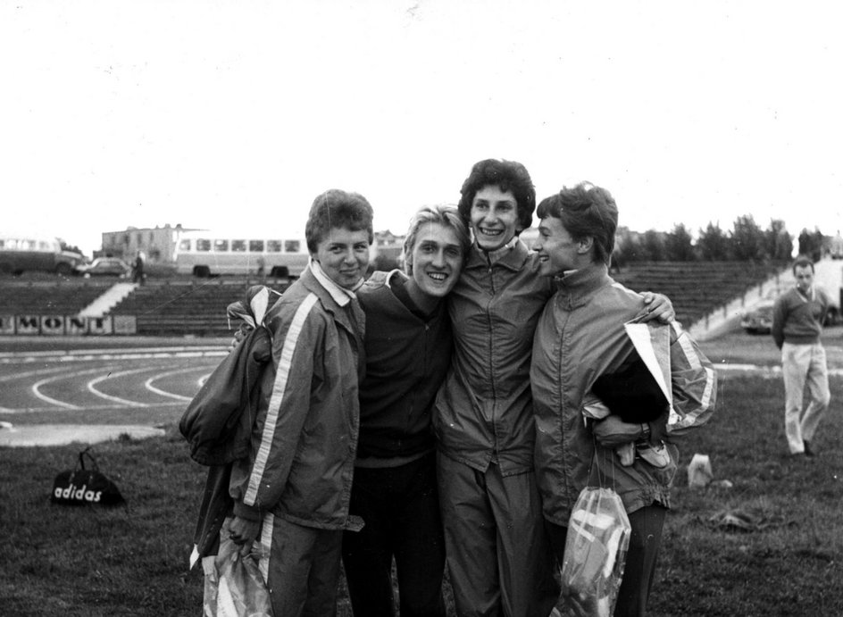 Warszawa 1964. Od lewej: Halina Górecka, Ewa Kłobukowska, Irena Kirszenstein, Maria Piątkowska 