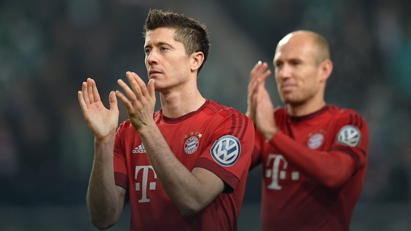 Robert Lewandowski i Arjen Robben, fot. AFP