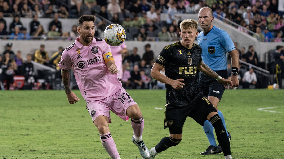 Leo Messi i Mateusz Bogusz w meczu MLS