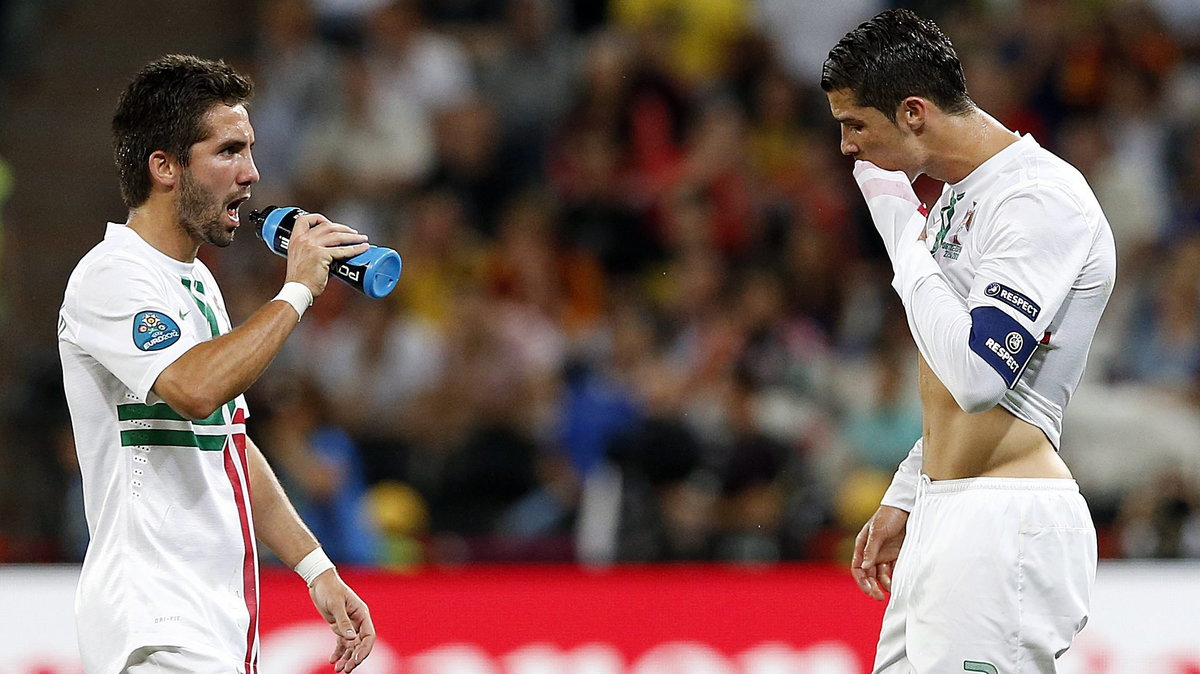 Joao Moutinho (L)