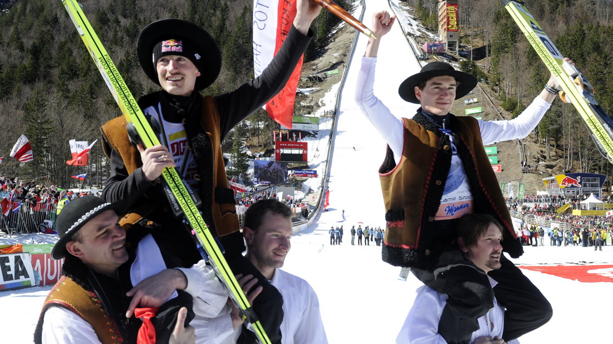 Umarł król, niech żyje król. Adam Małysz kończy karierę. Kamil Stoch wygrywa konkurs