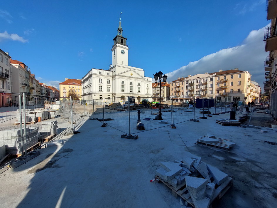 Centrum starego rynku w Kaliszu jest w remoncie.