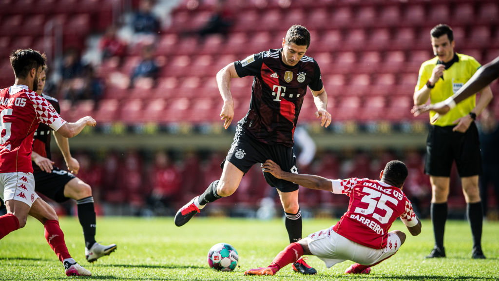 Robert Lewandowski w meczu z FSV Mainz