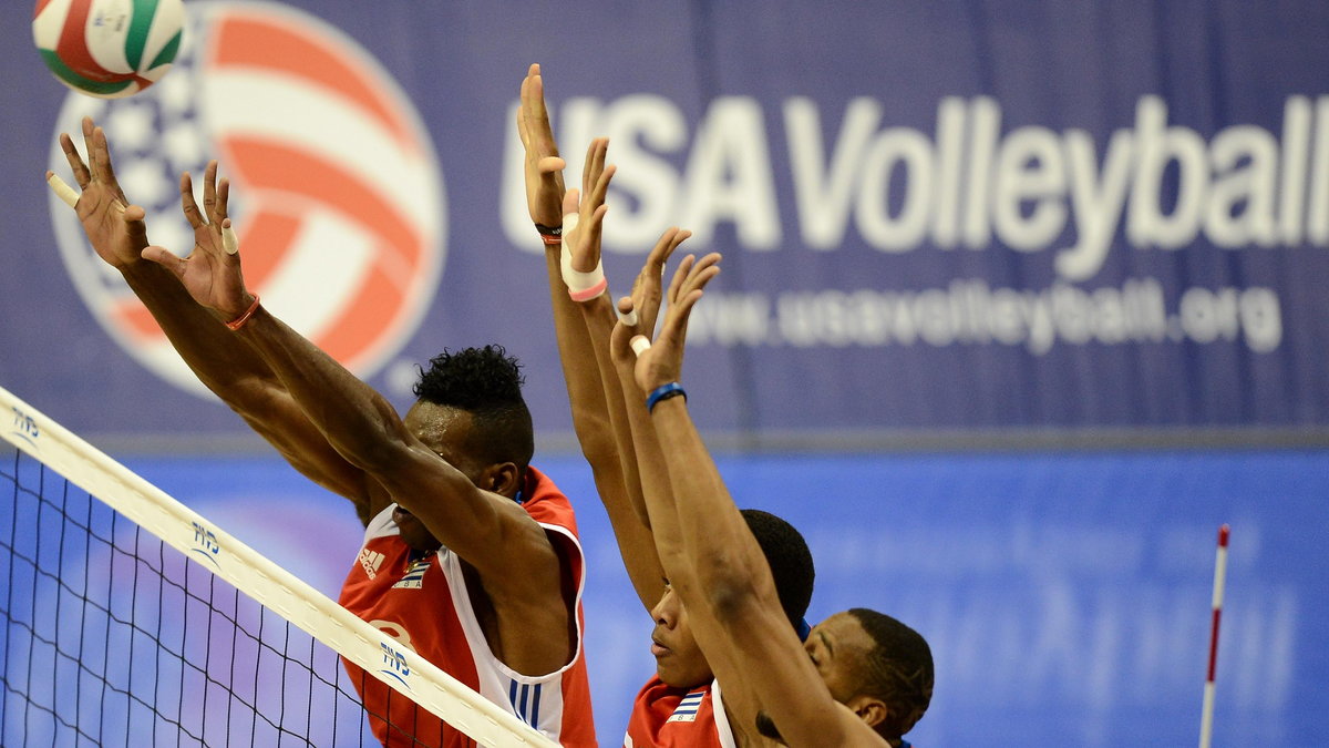 VOLLEYBALL-OLY-2012-QUALIFICATIONS-CAN-CUB