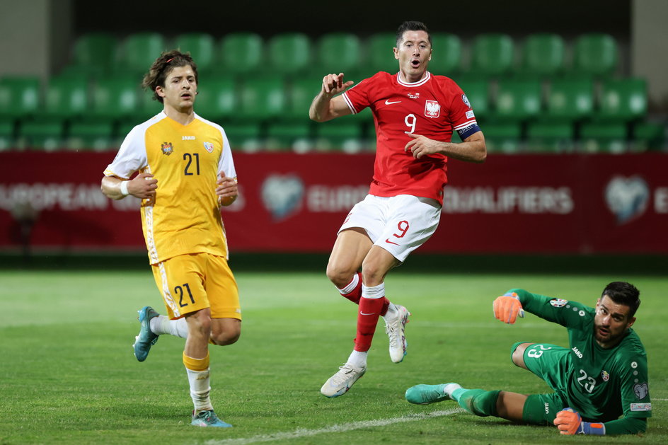 Robert Lewandowski w przegranym meczu z Mołdawią (2:3)