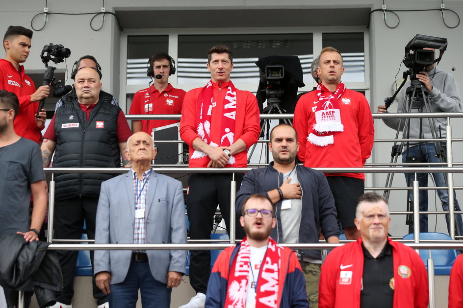 Robert Lewandowski, Kamil Grosicki i Andrzej Strejlau na meczu reprezentacji Polski na Amp Futbol Cup 2019