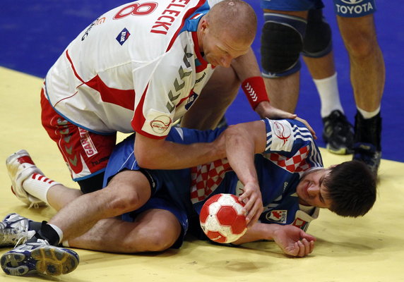 2010-01-30T155926Z_01_EIS05_RTRIDSP_3_HANDBALL-EUROPEAN.jpg