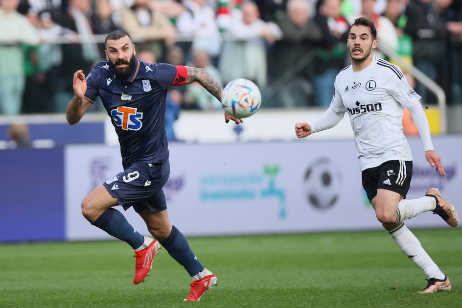 Mikael Ishak i Yuri Ribeiro podczas meczu Legia - Lech w Warszawie