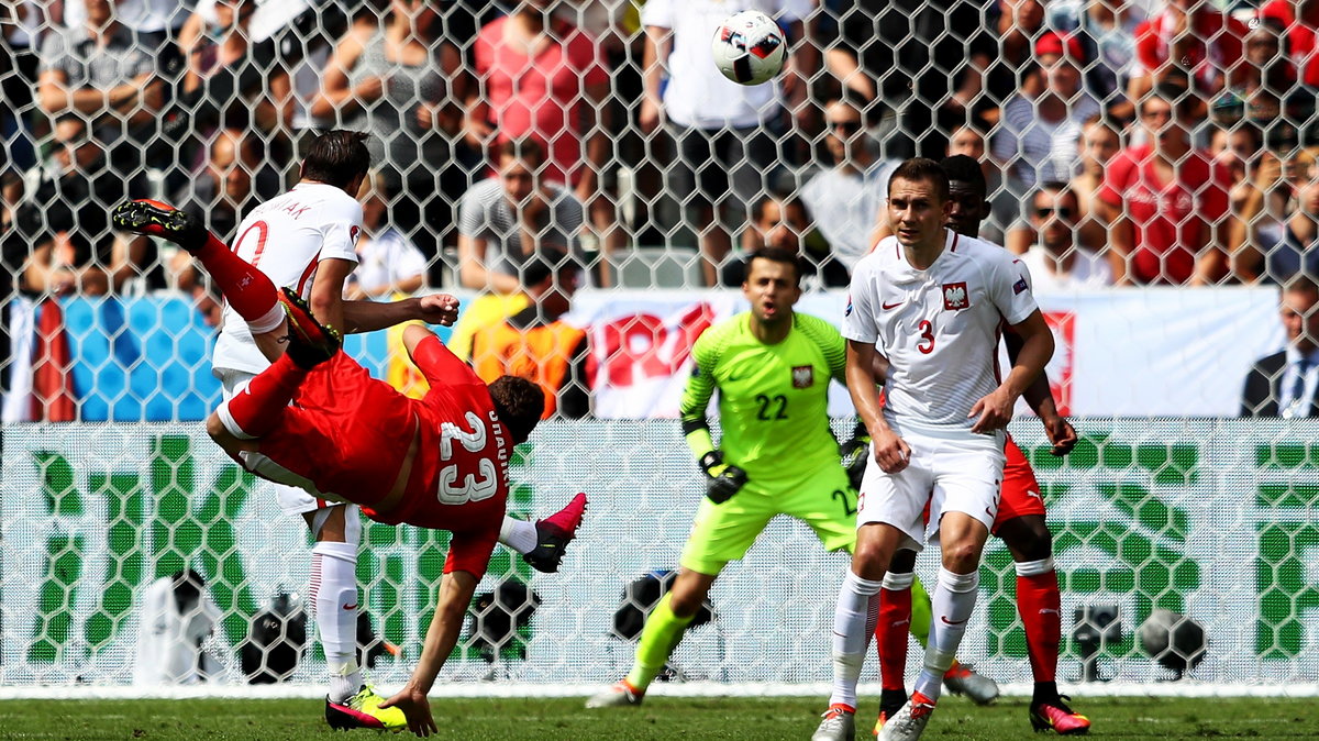 Xherdan Shaqiri strzelił fenomenalną bramkę Polakom na Euro 2016