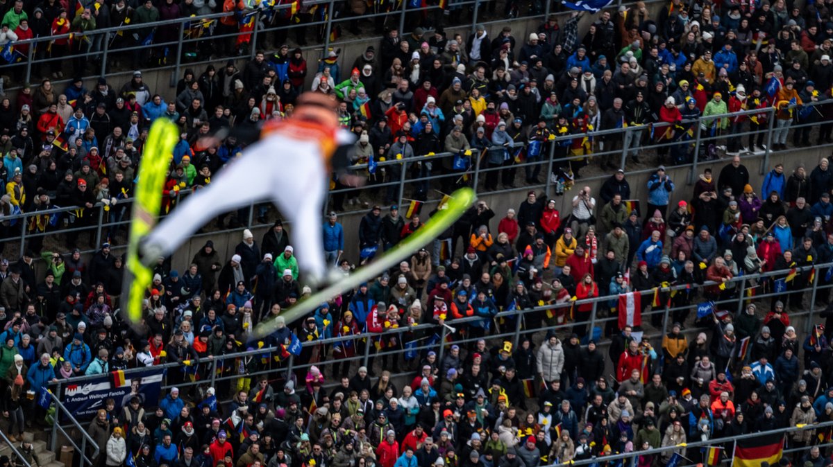 Crowd in Oberstdorf