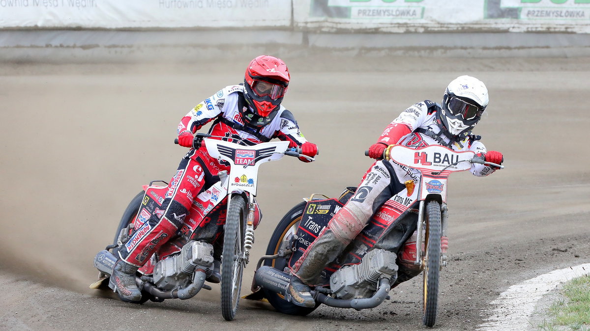 Z prawej podstawowy junior Landshut Norrick Blodorn.