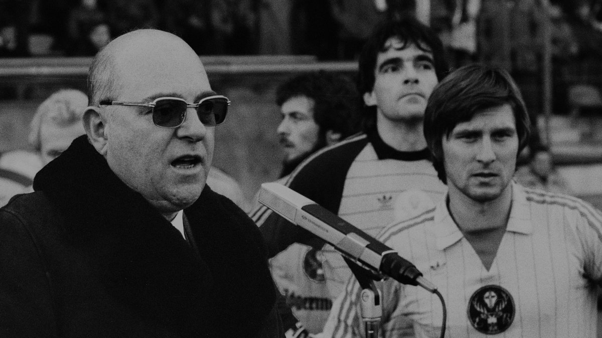 Guenter Mast (L) podczas meczu Eintrachtu Brunszwik (3 grudnia 1983)