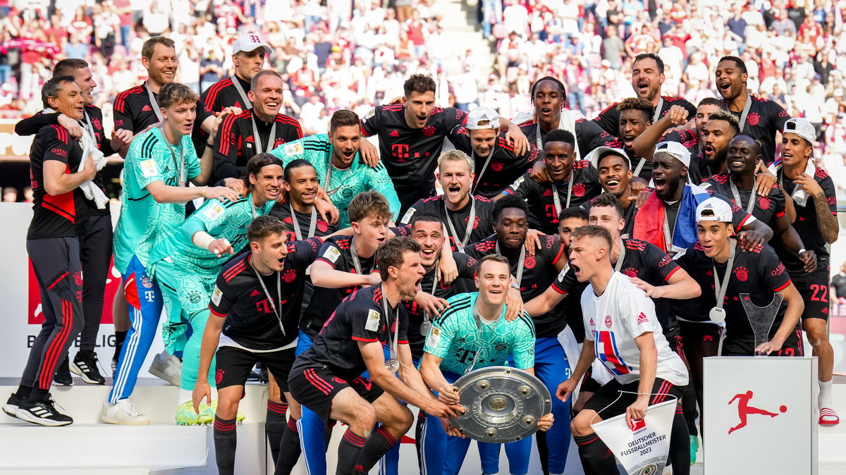 Radość piłkarzy Bayernu Monachium z 11. z rzędu mistrzostwa Niemiec. (27.05.2023 r., FC Koeln 1:2 Bayern Monachium).