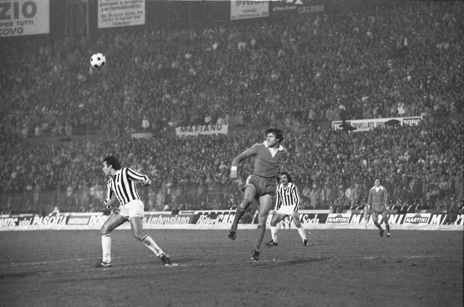 Włodzimierz Smolarek w meczu Widzewa Łódź z Juventusem Turyn w rewanżu 1/16 Pucharu UEFA (05.11.1978)