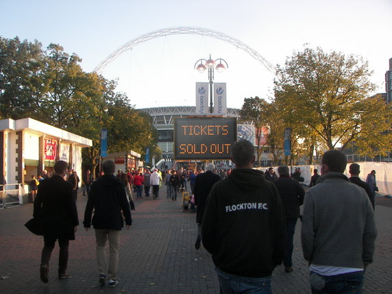 Polscy kibice przed Wembley