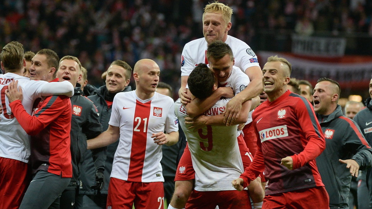 Euforia reprezentantów Polski po wywalczeniu awansu na Euro 2016, fot. Bartłomiej Zborowski/PAP