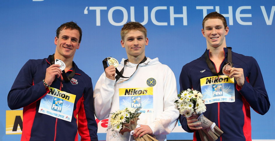 W finale MŚ 2012 Radosław Kawęcki o 0.02 s pokonał Ryana Lochte. Trzeci był Ryan Murphy (obecny trzykrotny mistrz olimpijski).