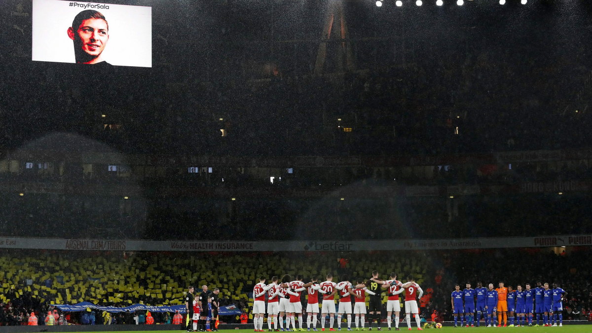 Chwila ciszy ku pamięci Emiliano Sali przed meczem Arsenalu z Cardiff