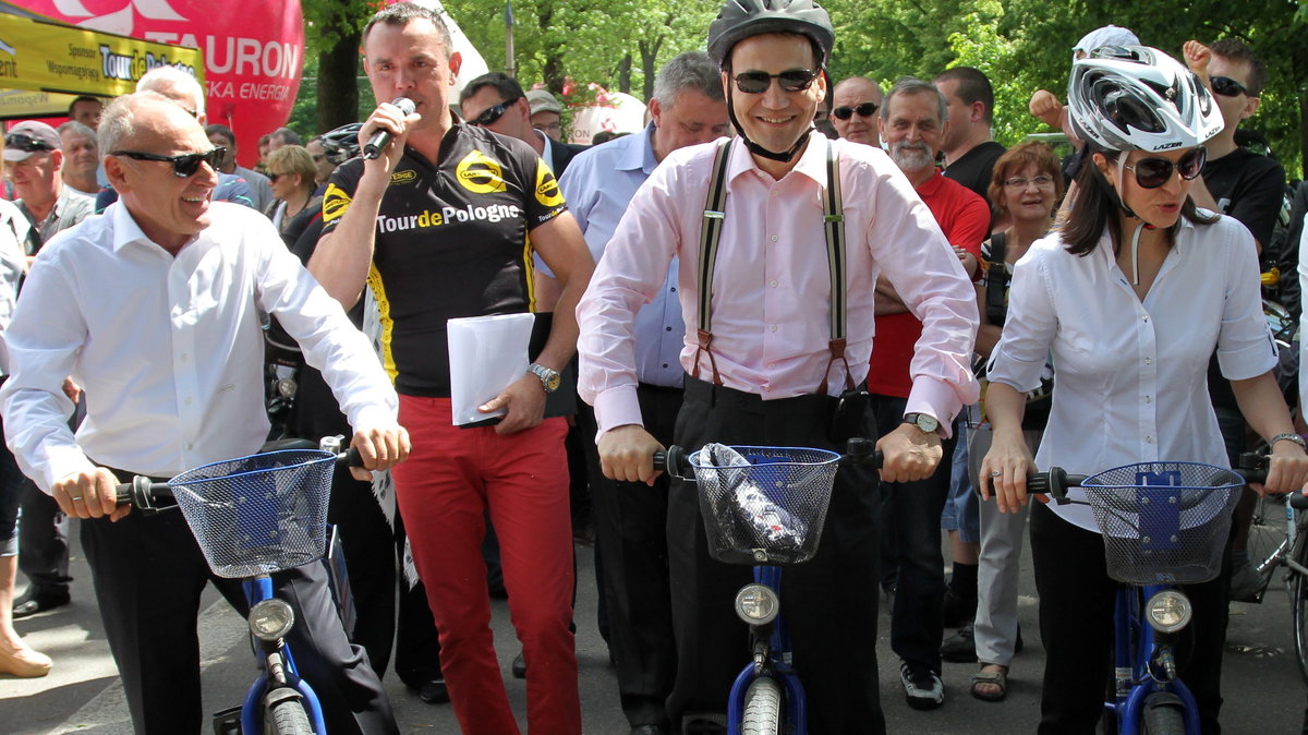 Radosław Sikorski wziął udział w paradzie rowerowej na zakończenie 1. Wyszehradzkiego Rajdu Kolarskiego