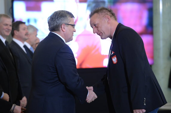 PIŁKA RĘCZNA SPOTKANIE PREZYDENTA Z MEDALISTAMI MŚ (Prezydent Bronisław Komorowski Michael Biegler)