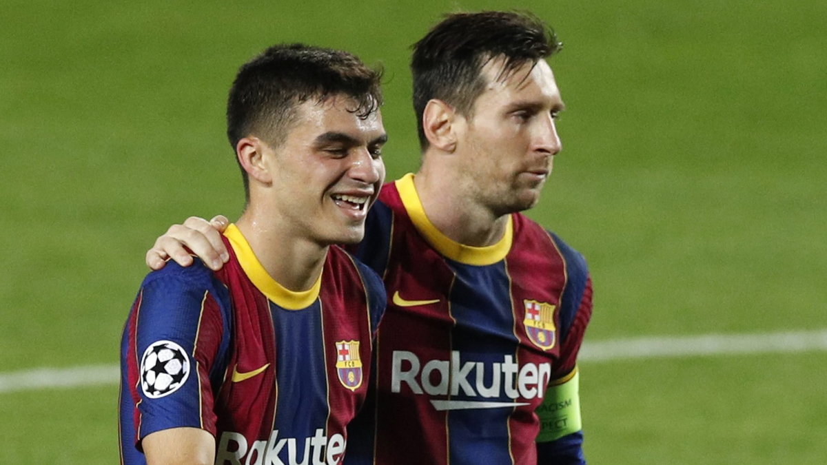 Pedri (z lewej) z Leo Messim w meczu FC Barcelona – Ferencvaros (5:1)