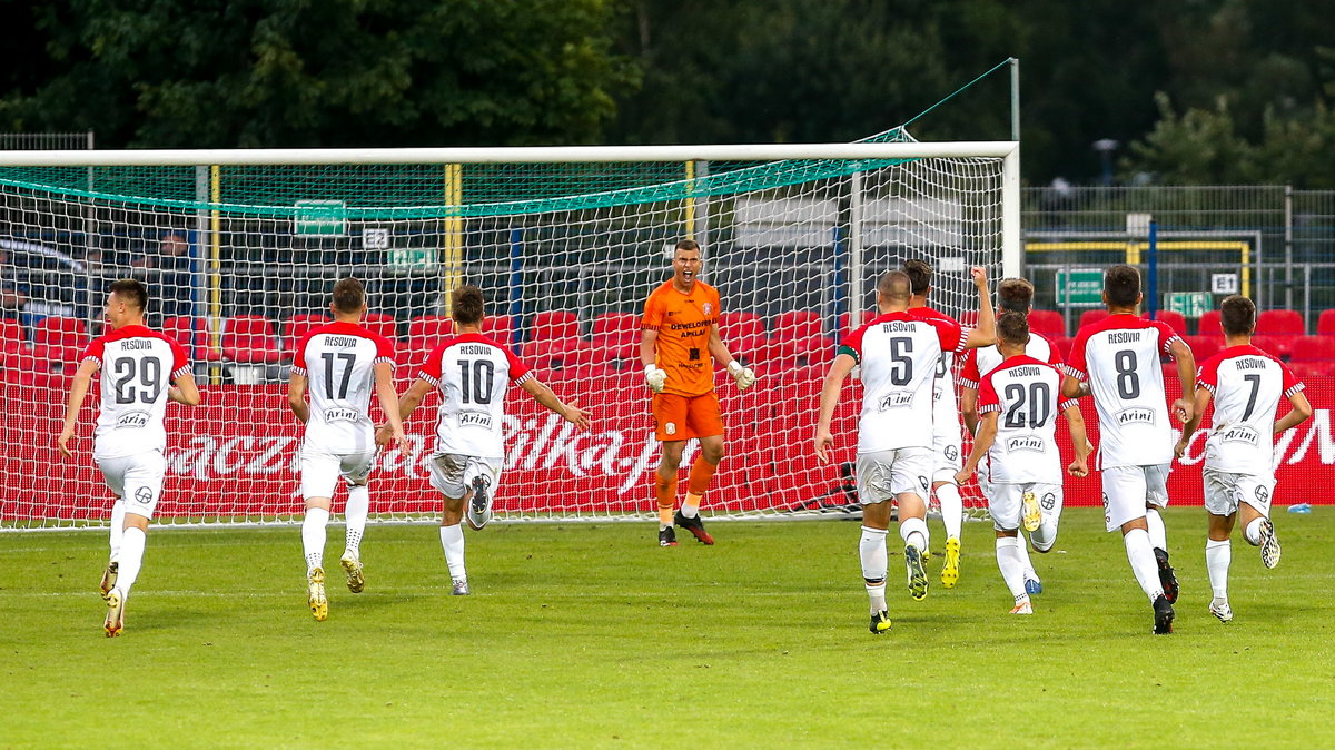 We wtorek piłkarze Resovii świętowali awans do finału barażów o I ligę. Teraz czekają ich derby ze Stalą.