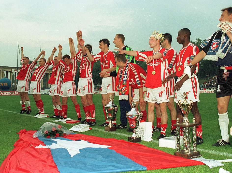 Zdjęcie autorstwa Tomasza Markowskiego z 1999 r. Wisła świętuje mistrzostwo