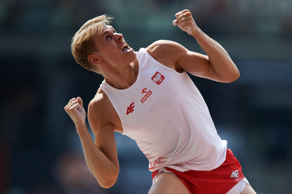 Robert Sobera zaliczył wysokość 5,75 m i wystąpi w finale