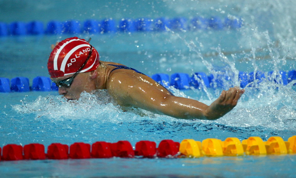 Otylia Jędrzejczak podczas IO w Atenach oprócz złota na 200 m st. motylkowym zdobyła także dwa srebra: na 100 m delfinem i 400 m kraulem.