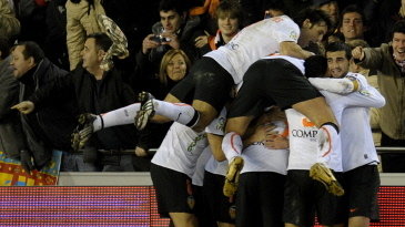 Piłkarze Valencii cieszą się po jednym z goli