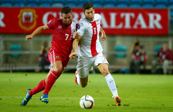 PIŁKA NOŻNA ELIM ME GIBRALTAR POLSKA ( Robert Lewandowski Lee Casciaro )