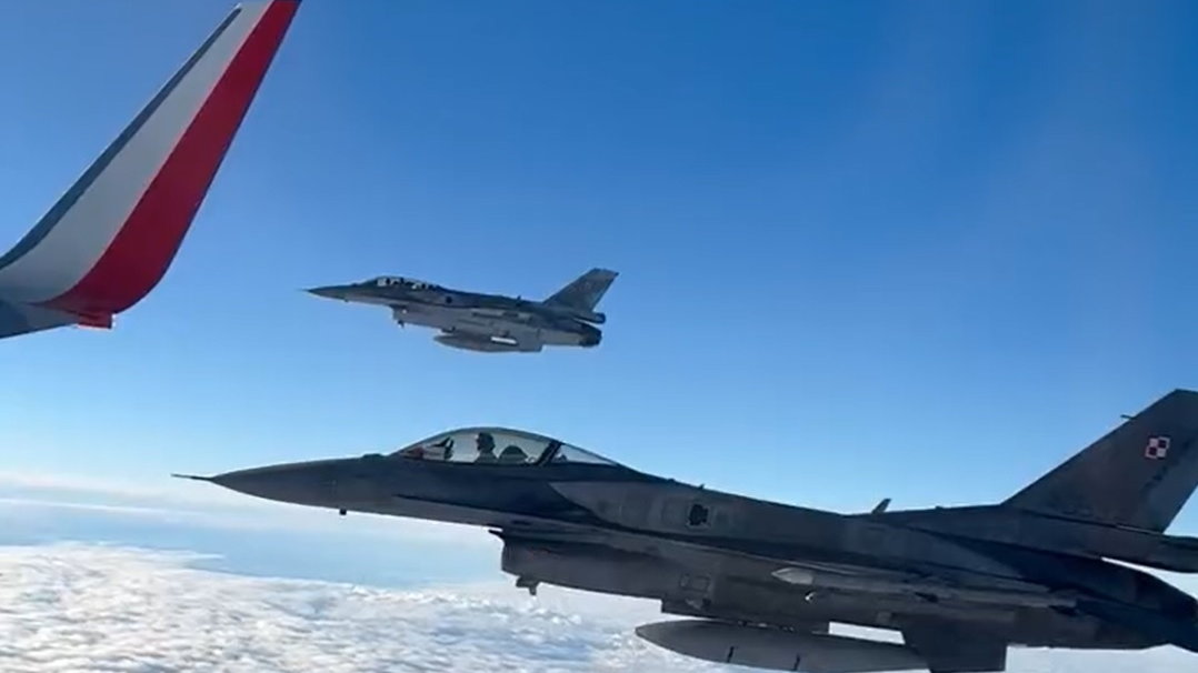 F-16 eskortowały polskich piłkarzy
